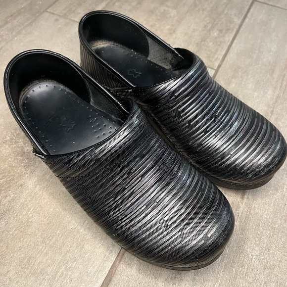 Dansko Shoes - Dansko Black & Silver Slip On Casual Comfort Clogs Women's Size EU 39 US 8.5 - 9